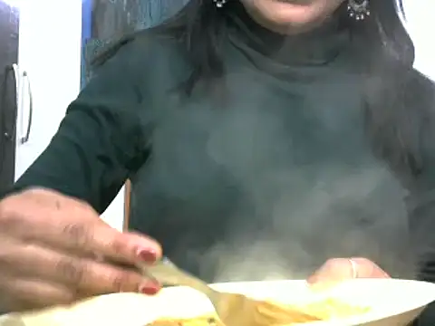 Snapshot of l_l_ish chatting on January 3, 8:00 am l l ish online show from January 3, 8:00 am