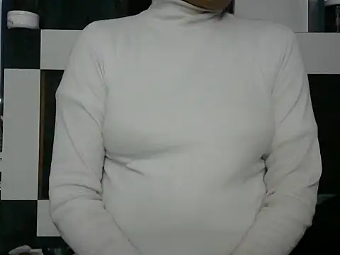 Snapshot of l_l_ish chatting on January 6, 10:46 am l l ish online show from January 6, 10:46 am