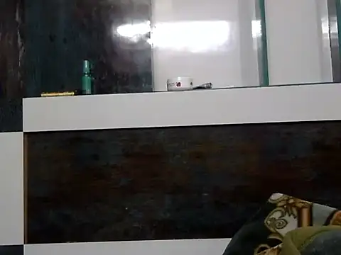 Snapshot of l_l_ish chatting on February 6, 4:31 am l l ish online show from February 6, 4:31 am