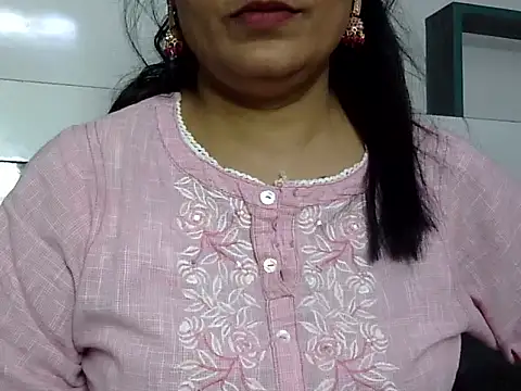 Snapshot of l_l_ish chatting on February 13, 11:39 am l l ish online show from February 13, 11:39 am