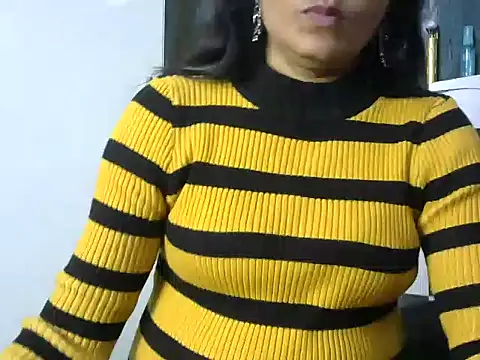 Snapshot of l_l_ish chatting on February 16, 10:10 am l l ish online show from February 16, 10:10 am