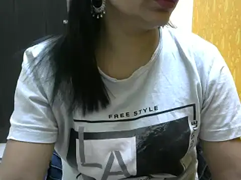 Snapshot of l_l_ish chatting on March 11, 4:43 am l l ish online show from March 11, 4:43 am