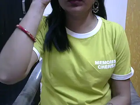 Snapshot of l_l_ish chatting on March 15, 9:52 am l l ish online show from March 15, 9:52 am