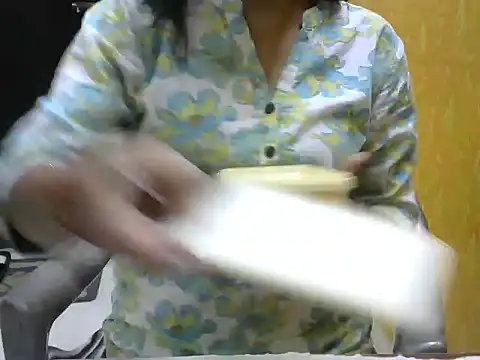 Snapshot of l_l_ish chatting on March 21, 5:32 am l l ish online show from March 21, 5:32 am