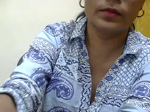Snapshot of l_l_ish chatting on October 3, 5:26 am l l ish online show from October 3, 5:26 am