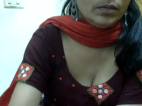Snapshot of l_l_ish chatting on October 6, 6:00 am l l ish online show from October 6, 6:00 am