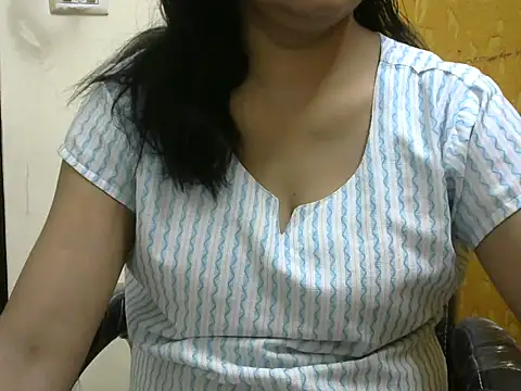 Snapshot of l_l_ish chatting on October 15, 5:18 am l l ish online show from October 15, 5:18 am