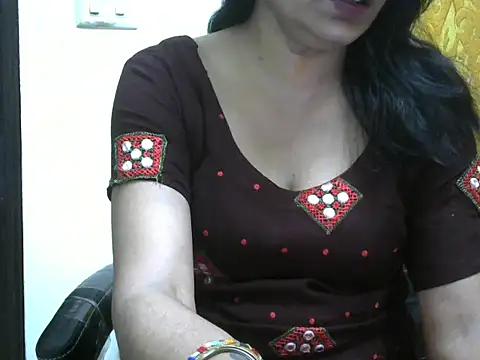 Snapshot of l_l_ish chatting on October 18, 5:54 am l l ish online show from October 18, 5:54 am
