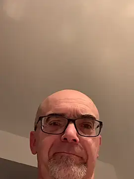 Snapshot of MaxVain chatting on December 22, 5:56 am MaxVain online show from December 22, 5:56 am