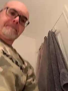 Snapshot of MaxVain chatting on February 2, 3:43 am MaxVain online show from February 2, 3:43 am