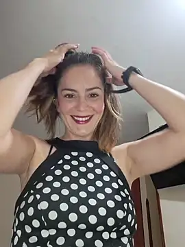 Snapshot of Hanny_24 chatting on January 6, 2:32 pm Hanny 24 online show from January 6, 2:32 pm