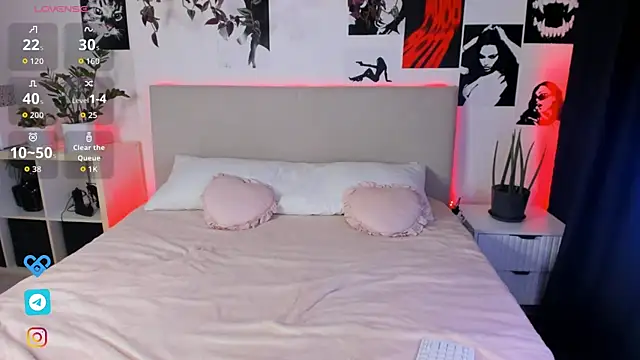 Snapshot of Lisa_Moones chatting on October 9, 3:21 pm Lisa Moones online show from October 9, 3:21 pm