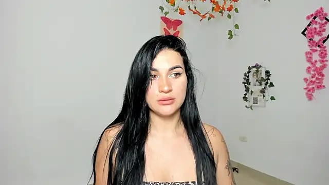 Snapshot of Emic_ chatting on January 13, 6:57 pm Emic online show from January 13, 6:57 pm