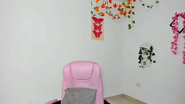 Snapshot of Emic_ chatting on February 16, 3:08 pm Emic online show from February 16, 3:08 pm