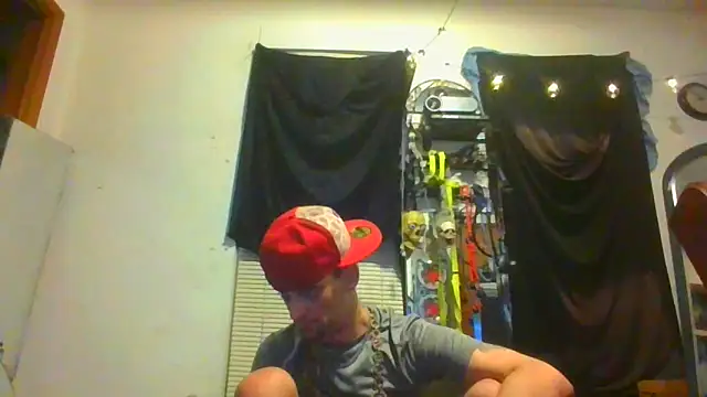 Snapshot of slinginbigD chatting on January 3, 5:39 am slinginbigD online show from January 3, 5:39 am