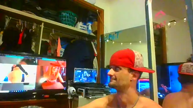 Snapshot of slinginbigD chatting on January 6, 12:16 am slinginbigD online show from January 6, 12:16 am