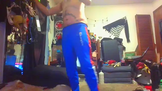 Snapshot of slinginbigD chatting on January 10, 12:49 am slinginbigD online show from January 10, 12:49 am