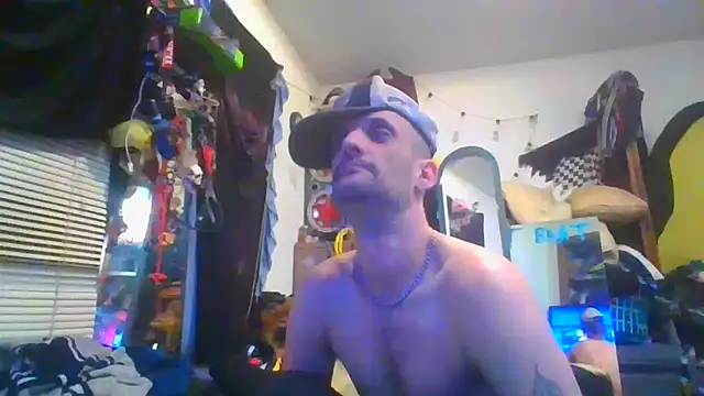 Snapshot of slinginbigD chatting on February 1, 6:10 am slinginbigD online show from February 1, 6:10 am