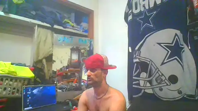 Snapshot of slinginbigD chatting on February 8, 6:33 am slinginbigD online show from February 8, 6:33 am