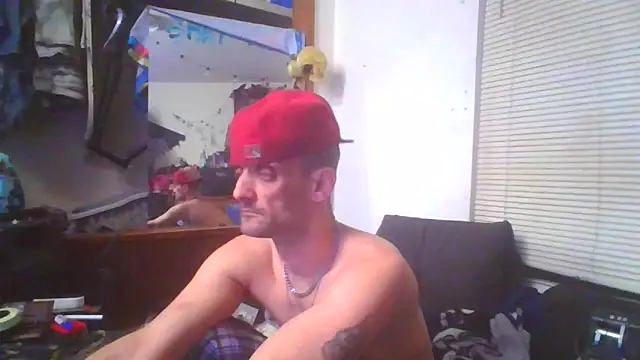 Snapshot of slinginbigD chatting on February 13, 4:43 am slinginbigD online show from February 13, 4:43 am