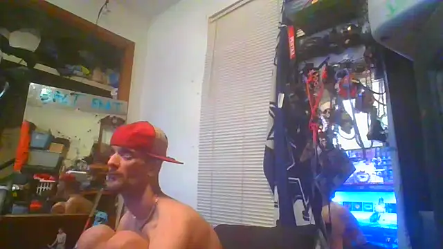 Snapshot of slinginbigD chatting on February 16, 12:54 pm slinginbigD online show from February 16, 12:54 pm