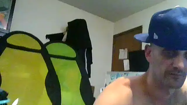 Snapshot of slinginbigD chatting on March 12, 11:01 pm slinginbigD online show from March 12, 11:01 pm