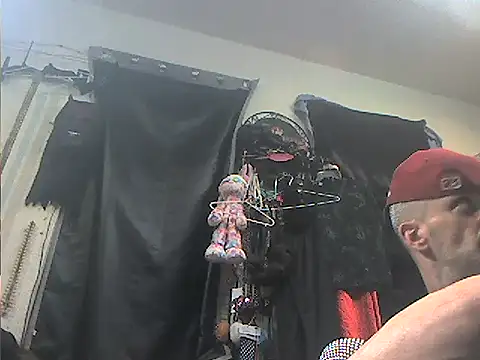 Snapshot of slinginbigD chatting on September 18, 1:40 am slinginbigD online show from September 18, 1:40 am