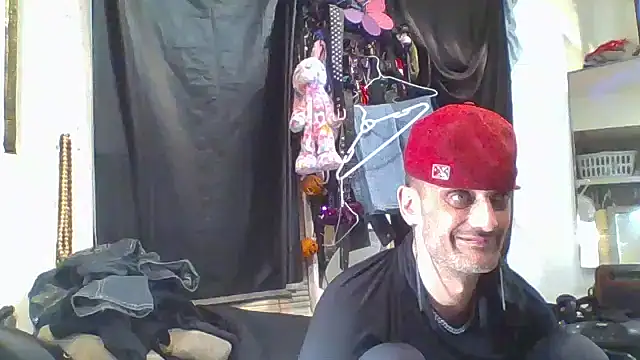 Snapshot of slinginbigD chatting on September 28, 8:52 am slinginbigD online show from September 28, 8:52 am