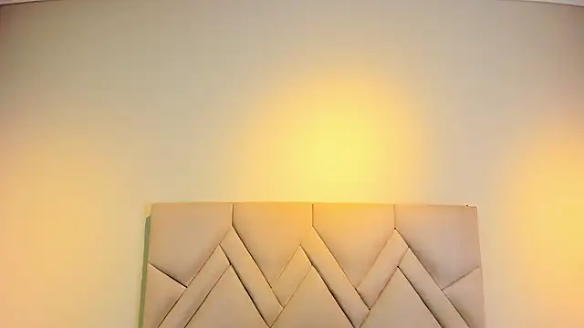 Isis Osman online show from March 2, 7:32 pm