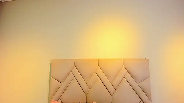 Isis Osman online show from March 6, 7:43 pm