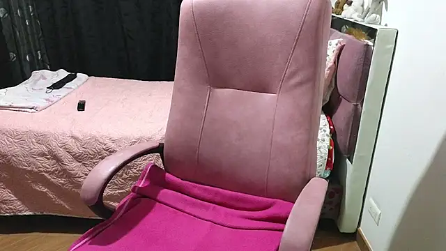 scarletteowens online show from February 10, 11:45 pm