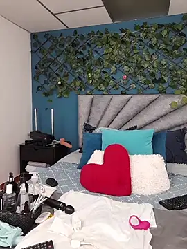 Grey Lorenz11 online show from March 5, 9:16 am