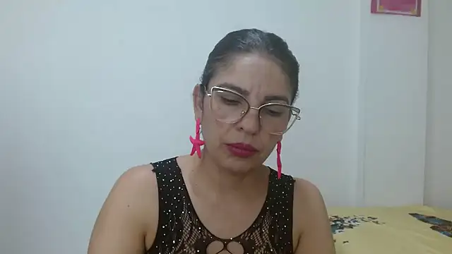 anybellucci43 online show from December 16, 12:59 am