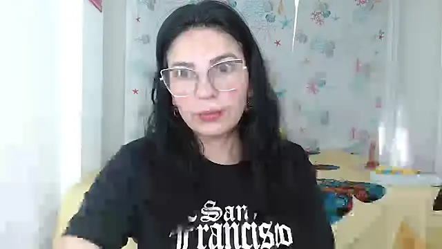 anybellucci43 online show from December 20, 6:45 pm