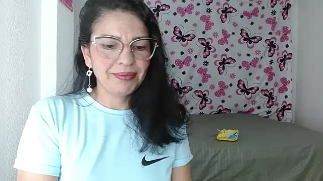 anybellucci43 online show from December 27, 2:47 am