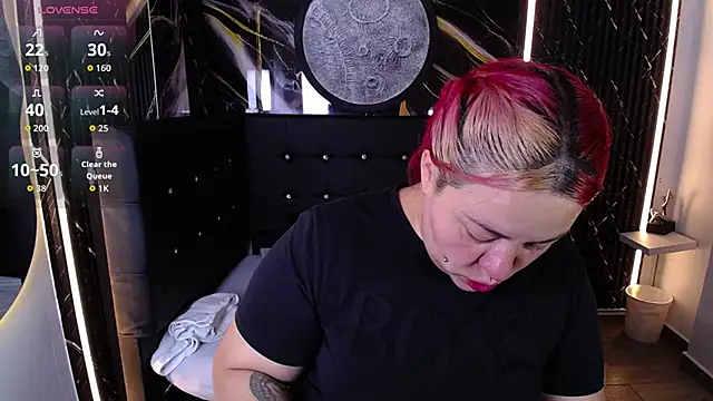 Snapshot of Bruja__Scarlata chatting on October 21, 10:27 am Bruja Scarlata online show from October 21, 10:27 am