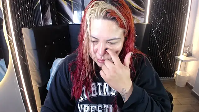 Snapshot of Bruja__Scarlata chatting on November 6, 10:05 am Bruja Scarlata online show from November 6, 10:05 am