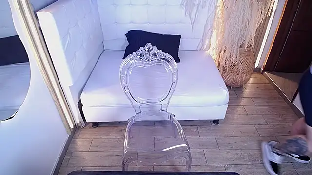 Snapshot of Bruja__Scarlata chatting on November 20, 10:15 am Bruja Scarlata online show from November 20, 10:15 am