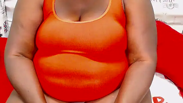 Snapshot of Honeybumsx32 chatting on April 18, 7:18 pm Honeybumsx32 online show from April 18, 7:18 pm