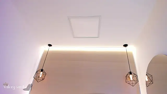 valerysantos  online show from December 1, 1:05 pm