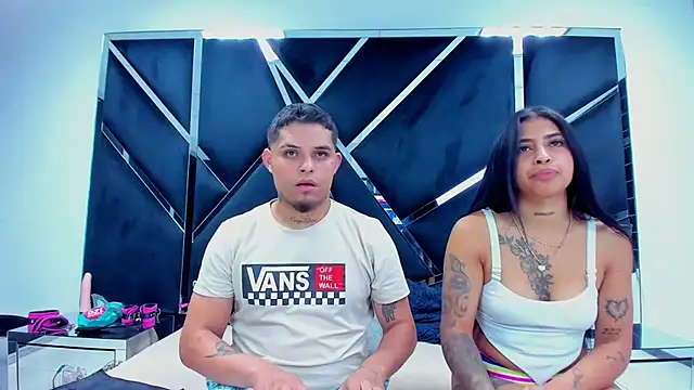 MelissaAndZeuss online show from December 17, 4:45 am