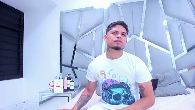 MelissaAndZeuss online show from February 20, 5:23 am