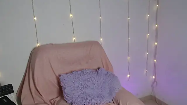 Snapshot of teffi_smith25 chatting on October 22, 11:37 pm teffi smith25 online show from October 22, 11:37 pm