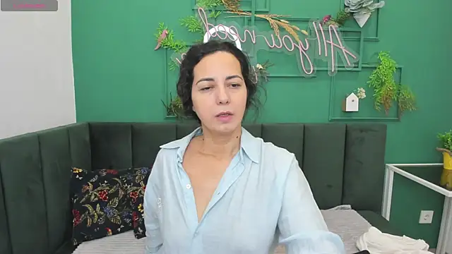 Linda Insatiable online show from December 19, 1:34 am