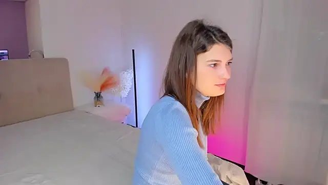 Laura Leee online show from February 11, 6:19 am