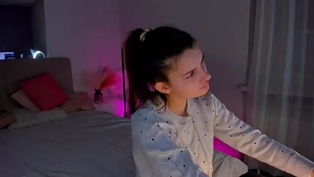 Laura Leee online show from February 15, 6:23 am