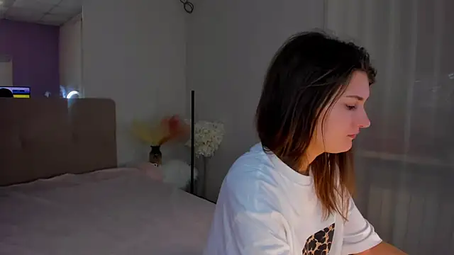 Laura Leee online show from March 11, 6:32 am