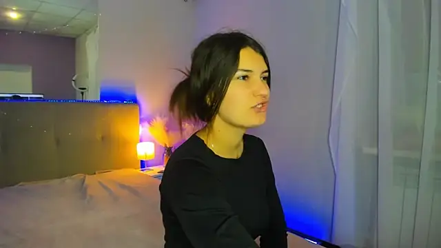 Laura Leee online show from November 20, 5:51 am