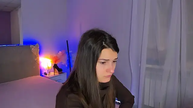 Laura Leee online show from February 10, 6:17 am