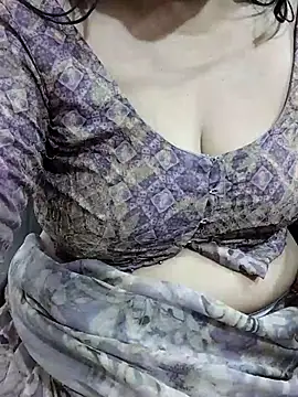 Snapshot of Urmila_bhabhii chatting on May 18, 4:07 am Urmila bhabhii online show from May 18, 4:07 am
